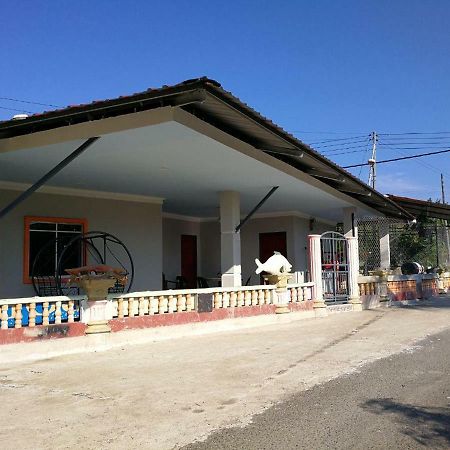 Homestay Koperasi Surau Alfalah Semporna Zewnętrze zdjęcie